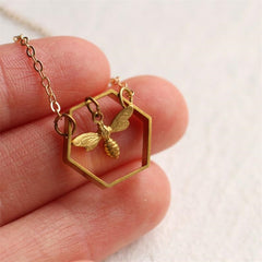 Loookus - Geometric Creative Bee Necklace