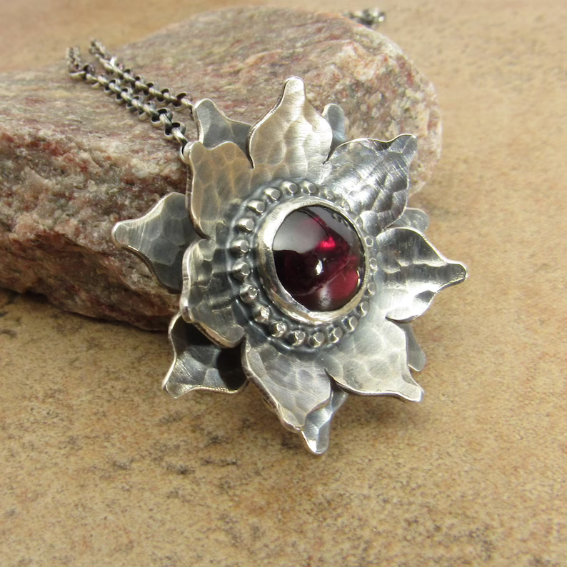 Loookus - Red Lotus Garnet Necklace