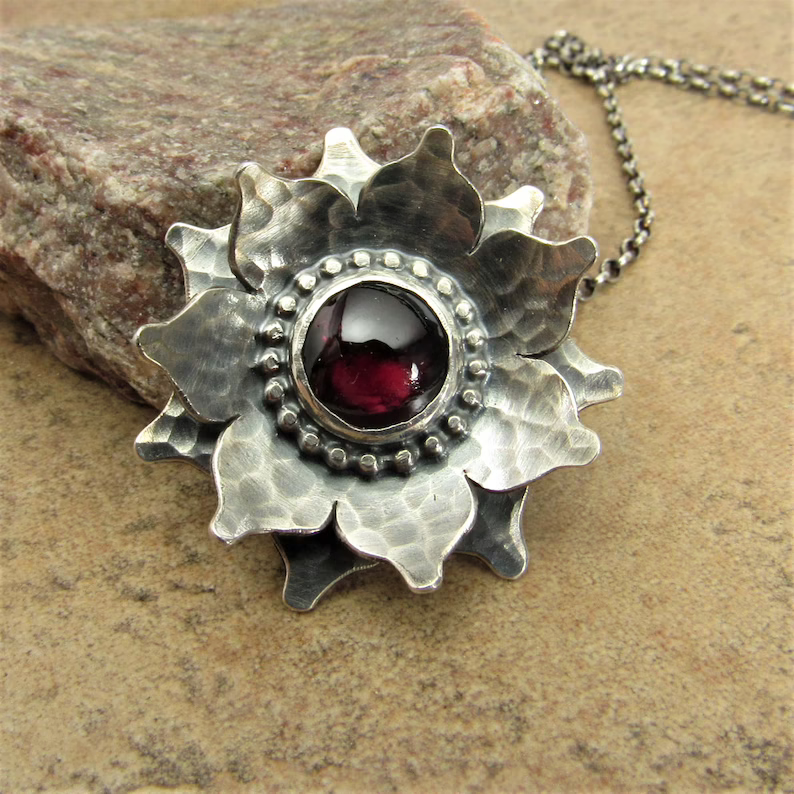 Loookus - Red Lotus Garnet Necklace