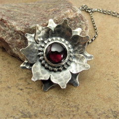 Loookus - Red Lotus Garnet Necklace