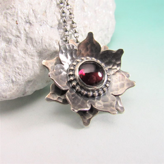 Loookus - Red Lotus Garnet Necklace