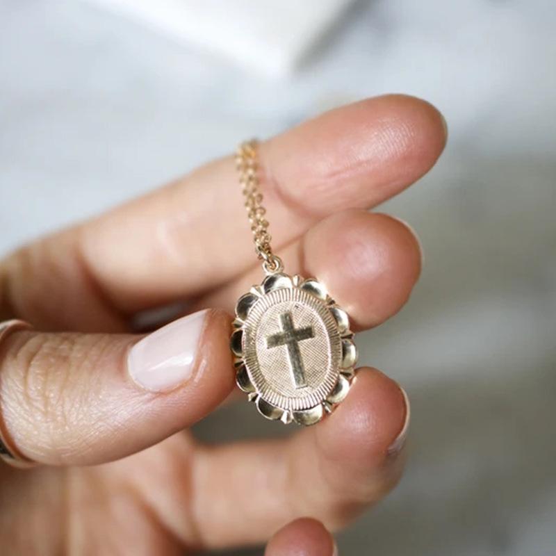 Loookus - Cross Necklace